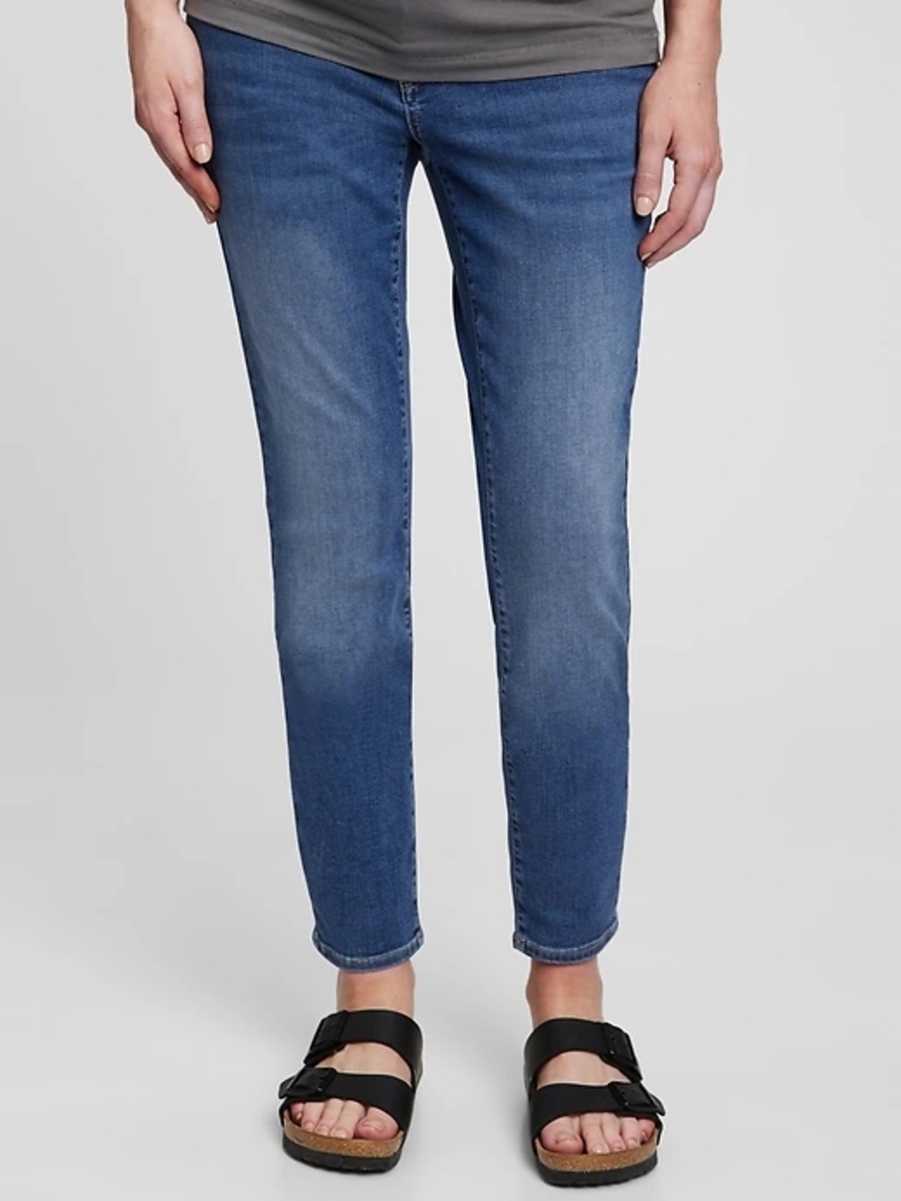 GAP Women's Skinny Jeans in Medium Blue Wash